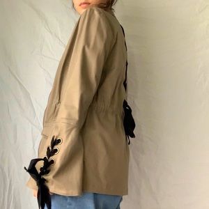 Stylish brown jacket with laces🦦